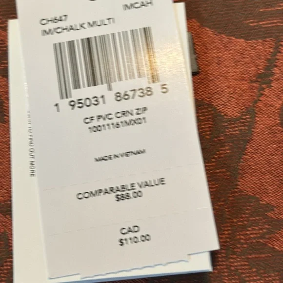 Coach Floral Print Women's Corner Zip NWT - Picture 8 of 10